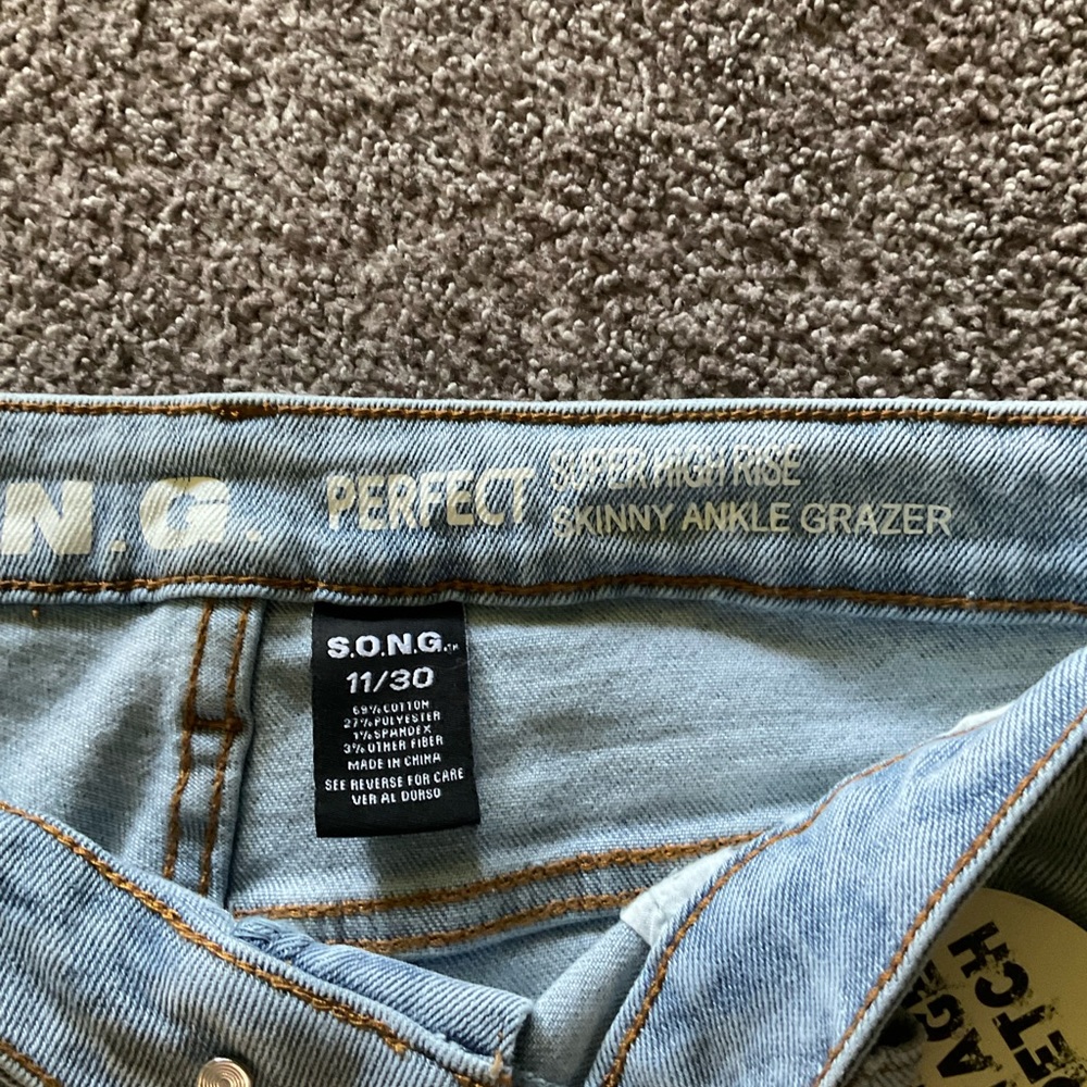 Jeans - Picture 3 of 4